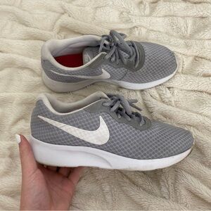 Nike Roshe grey women's sneakers